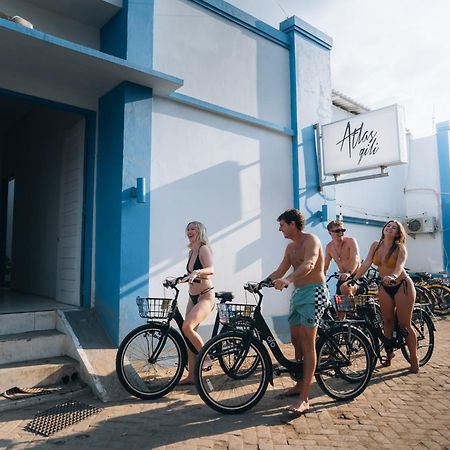 Atlas Gili Party Hostel Джили Трауанган Екстериор снимка