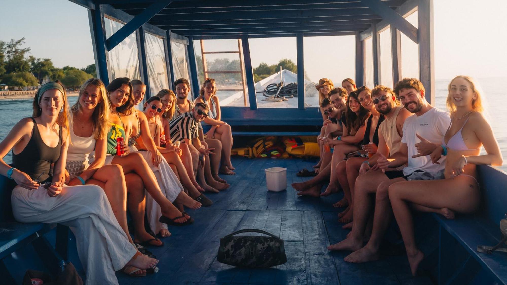 Atlas Gili Party Hostel Джили Трауанган Екстериор снимка