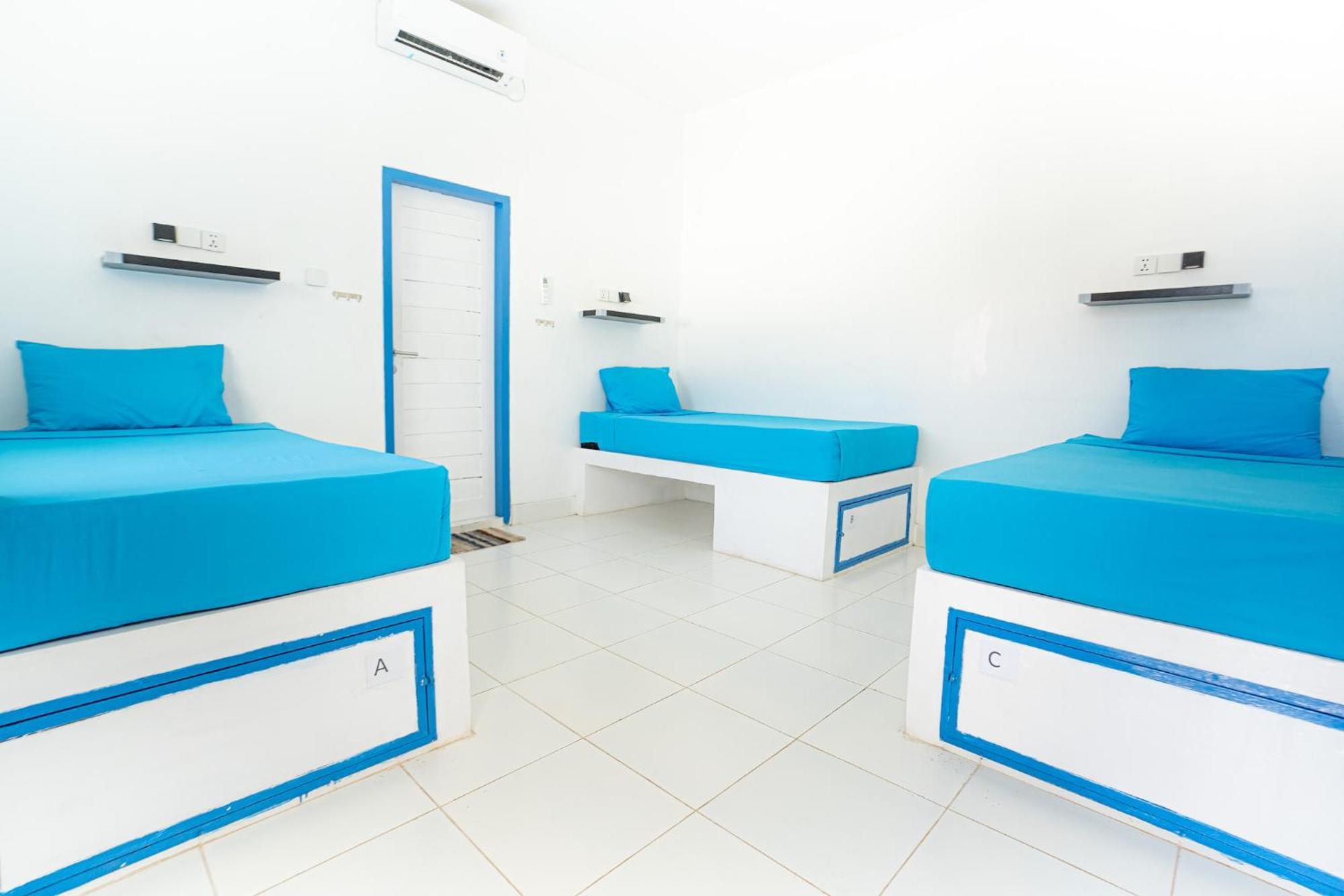 Atlas Gili Party Hostel Джили Трауанган Екстериор снимка