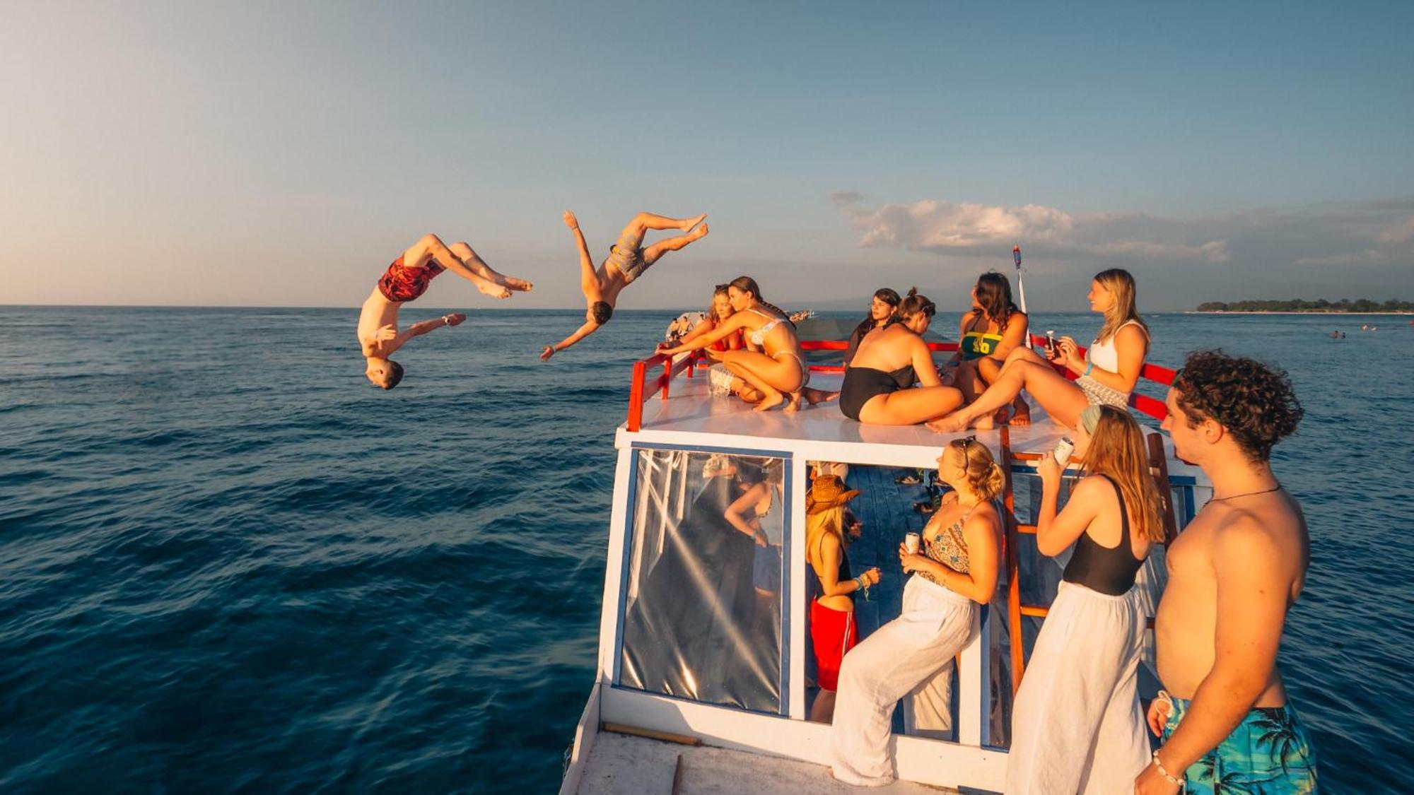 Atlas Gili Party Hostel Джили Трауанган Екстериор снимка