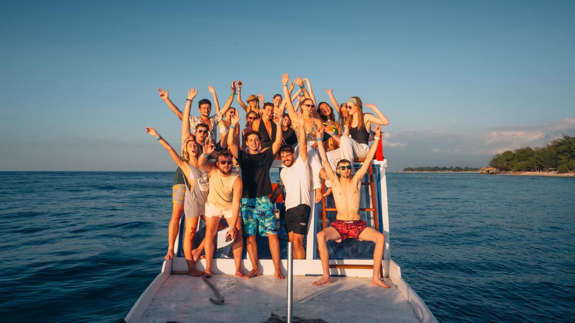 Atlas Gili Party Hostel Джили Трауанган Екстериор снимка