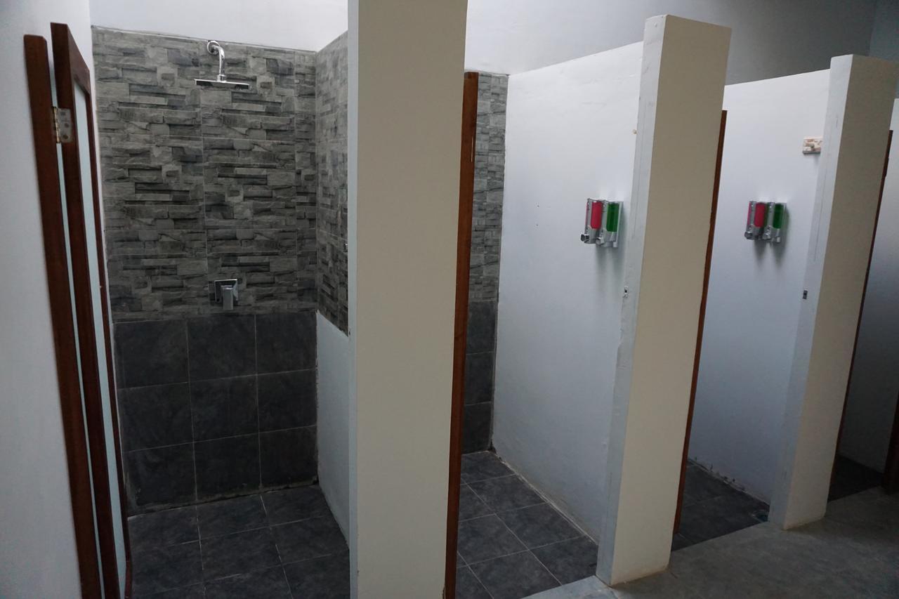 Atlas Gili Party Hostel Джили Трауанган Екстериор снимка