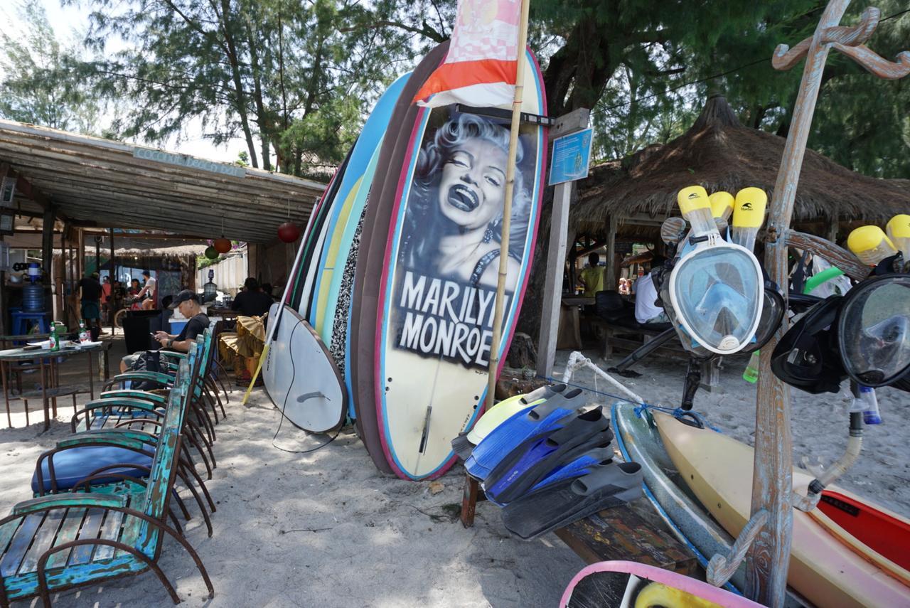 Atlas Gili Party Hostel Джили Трауанган Екстериор снимка