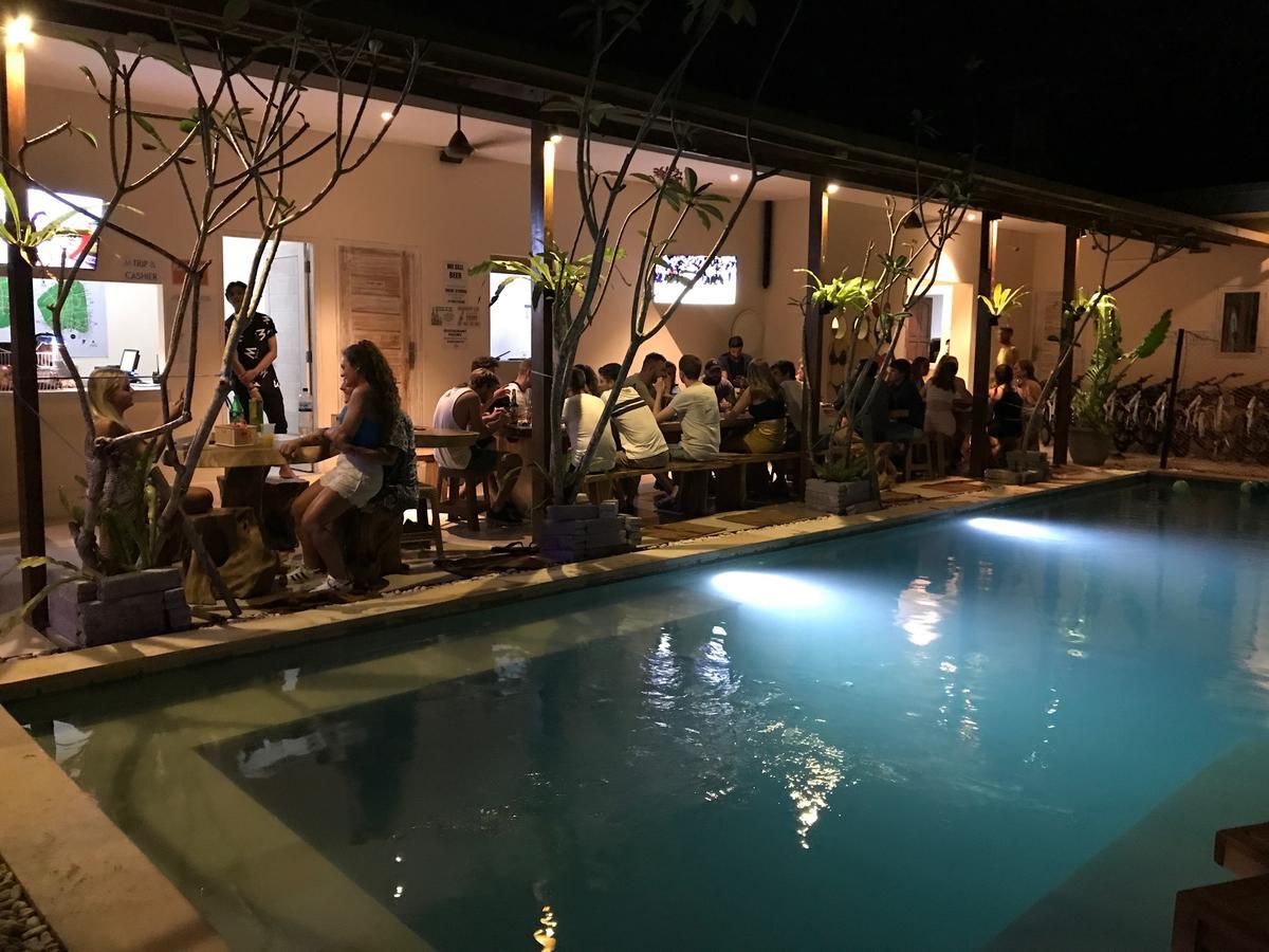 Atlas Gili Party Hostel Джили Трауанган Екстериор снимка