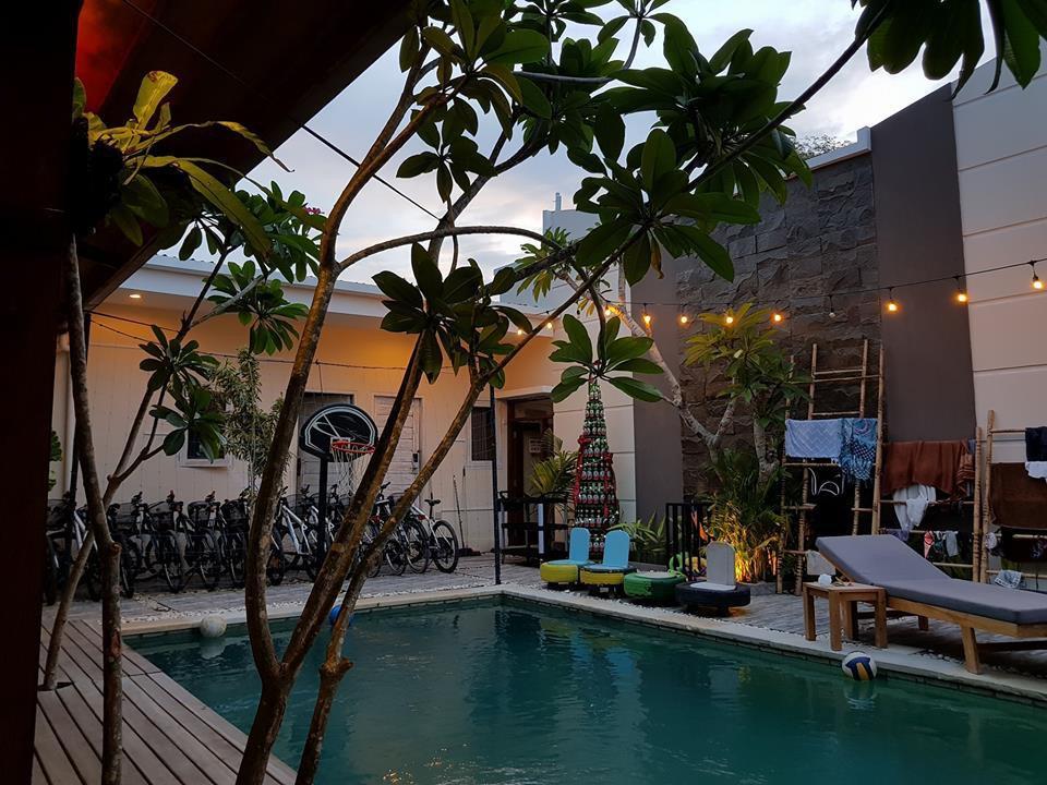 Atlas Gili Party Hostel Джили Трауанган Екстериор снимка