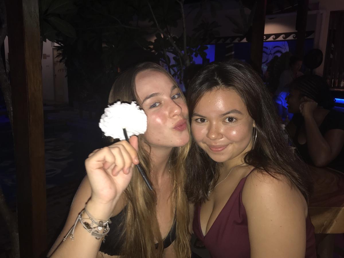 Atlas Gili Party Hostel Джили Трауанган Екстериор снимка
