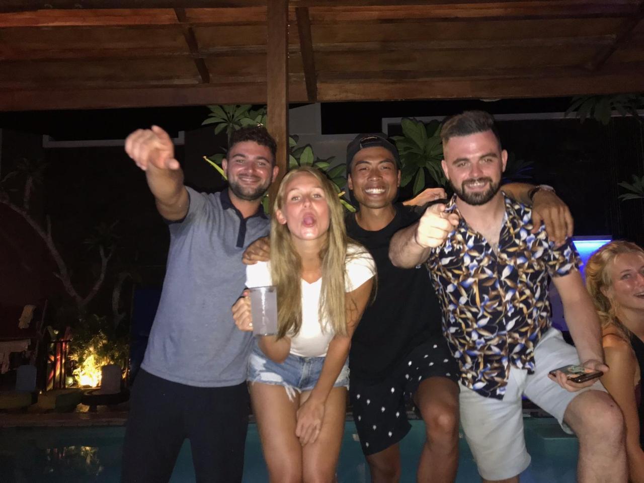 Atlas Gili Party Hostel Джили Трауанган Екстериор снимка