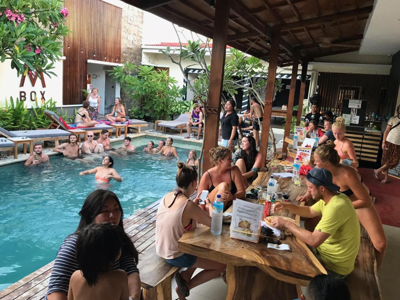 Atlas Gili Party Hostel Джили Трауанган Екстериор снимка