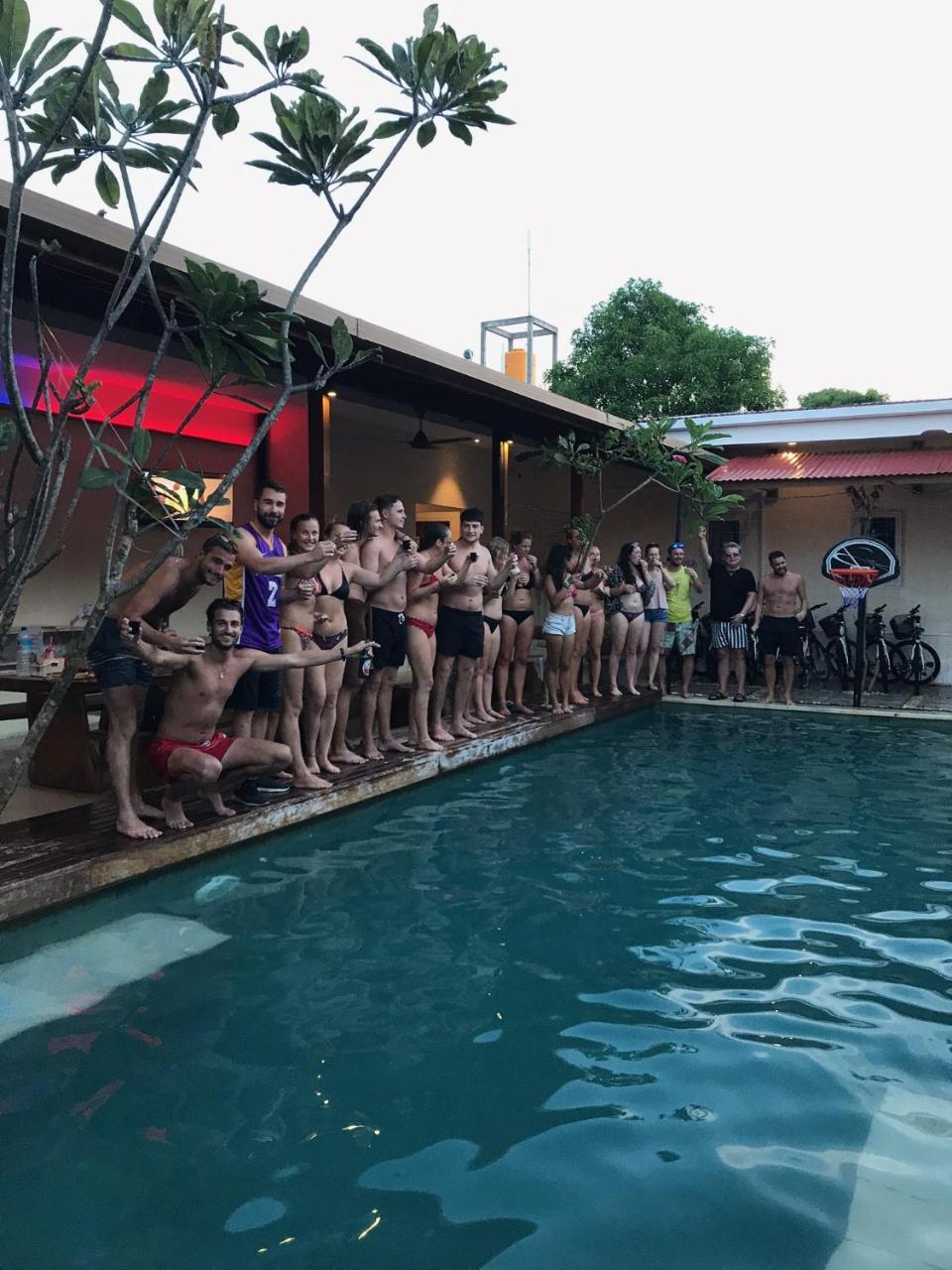 Atlas Gili Party Hostel Джили Трауанган Екстериор снимка