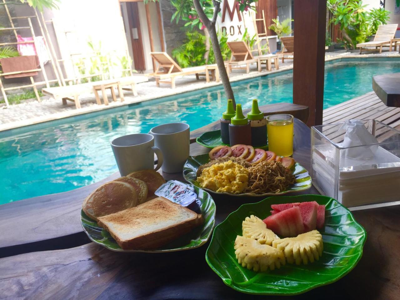 Atlas Gili Party Hostel Джили Трауанган Екстериор снимка