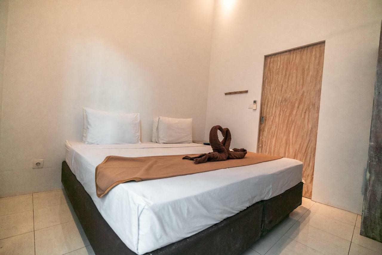 Atlas Gili Party Hostel Джили Трауанган Екстериор снимка