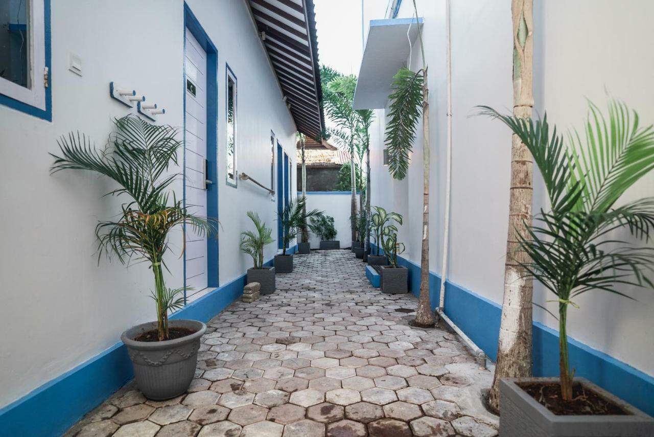 Atlas Gili Party Hostel Джили Трауанган Екстериор снимка