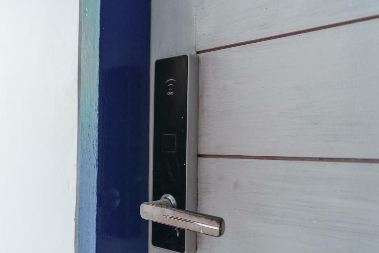 Atlas Gili Party Hostel Джили Трауанган Екстериор снимка