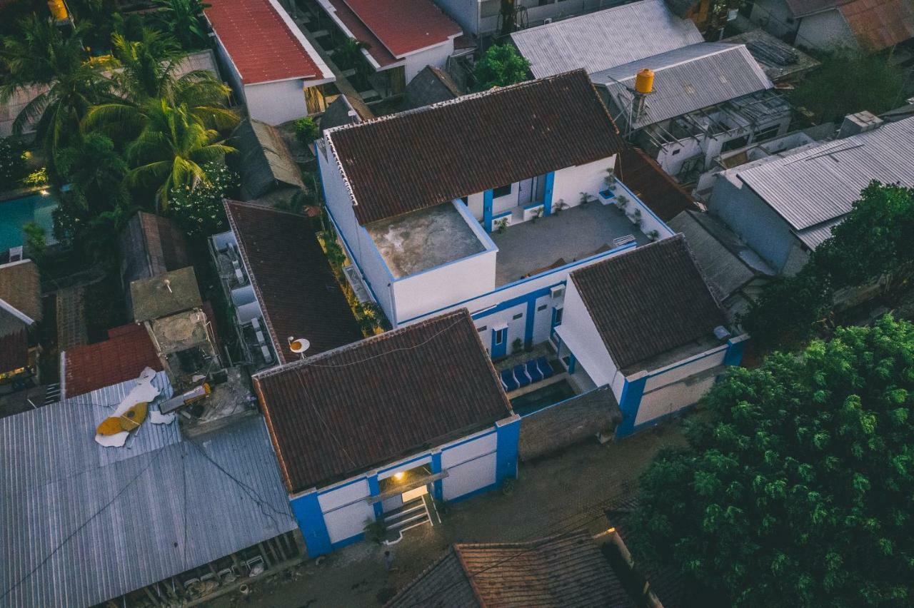 Atlas Gili Party Hostel Джили Трауанган Екстериор снимка