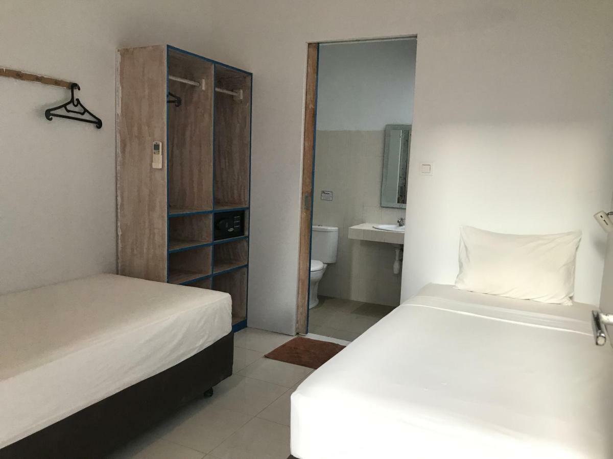 Atlas Gili Party Hostel Джили Трауанган Екстериор снимка