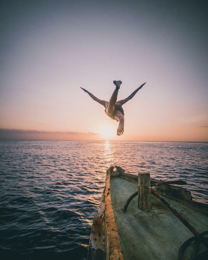 Atlas Gili Party Hostel Джили Трауанган Екстериор снимка